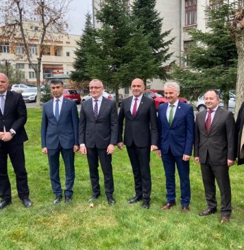 Acțiune de plantare copaci pentru a marca 30 de relații diplomatice dintre Turkmenistan şi România – FOTO/VIDEO