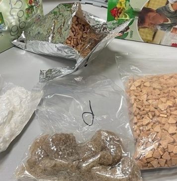 Şase percheziţii în Bucureşti, într-un dosar de trafic de droguri. Două persoane, suspectate că au adus în ţară şi au vândut ecstasy