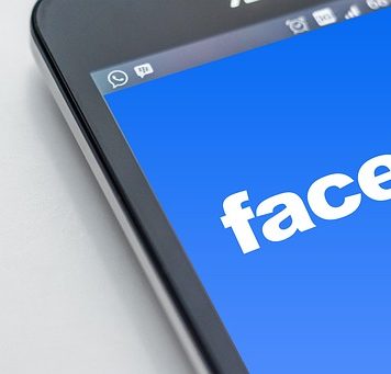 Meta elimină mai multe informaţii din profilurile de Facebook