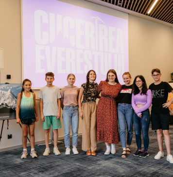 În România, peste 3.300 de copii trăiesc încă în centrele de plasament