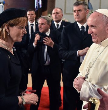 Crown Custodian Margareta, Prince Radu have private audience with Pope Francis