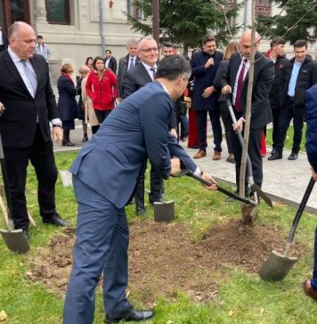 VIDEO | Tree planting event in Bucharest, organized by the Embassy of Turkmenistan in Romania