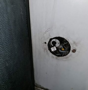 Controale ANPC la STB, de la prima oră: „Să cureţi 43 de tramvaie cu două persoane, în trei ore, pare desprins din reclamele la detergenţi” – FOTO