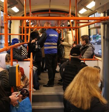 Atenție călători! Umblă controlori falși în autobuzele STB. Cum vă pot fura toți banii de pe card