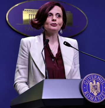 Consilier de stat, mesaj de ziua persoanelor cu dizabilități către fiica sa: Clara, iartă-mă! În viaţa reală nu s-a schimbat mai nimic!