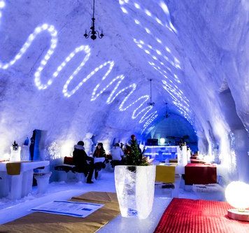 Hotelul de gheaţă de la Bâlea Lac s-a deschis. Cât costă o nopate de cazare