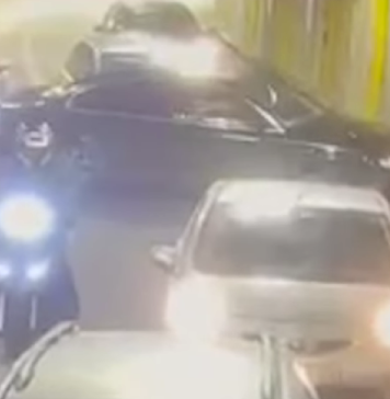 Accident în Pasajul Unirii! O mașină a intrat cu viteză în tunel, apoi s-a înfipt în perete – VIDEO