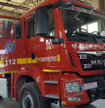 Incendiu puternic izbucnit într-un bloc din Capitală. Locatarii spun că focul ar fi pornit de la o petardă