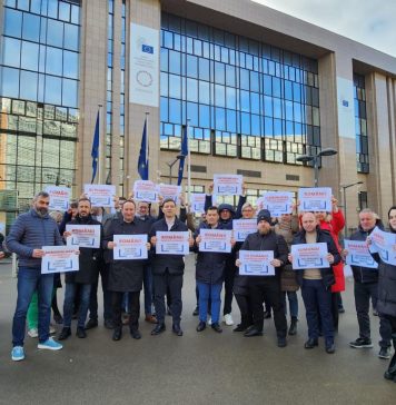 Zeci de reprezentanţi ai PES activists România, acțiune în faţa sediului Consiliului UE, pentru accesul României în Schengen