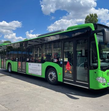 Autobuzele liniei 123 vor opri în stația „Opera Națională” de pe traseul liniei 104