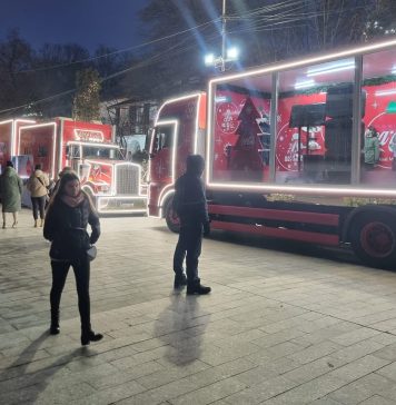 Celebra caravană Coca-Cola ajunge la ”West Side Christmas Market”. Programul artistic de Crăciun
