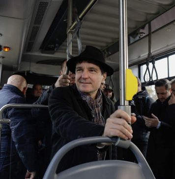 Nicușor Dan s-a plimbat cu un tramvai nou: Din 1989 până azi, în București au fost puse în circulație doar 17 tramvaie noi