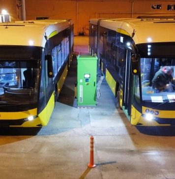 Timişoara: Au sosit primele două autobuze electrice din lotul celor 44 cumpărate cu bani europeni de Ministerul Dezvoltării