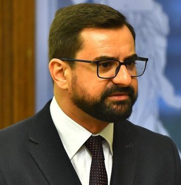 DNA: Fostul ministru al Agriculturii Adrian Chesnoiu, judecat pentru abuz în serviciu