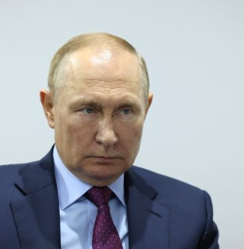 Vladimir Putin interzice prin decret vânzarea, începând de la 1 februarie 2023, de petrol rusesc ţărilor care plafonează preţul petrolului rusesc