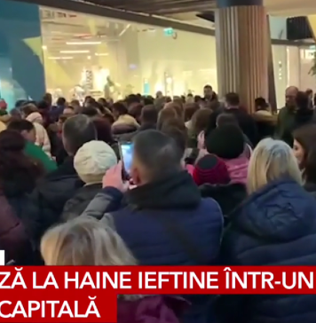 Zeci de oameni au luat cu asalt primul magazin Primark din București, în ziua deschiderii