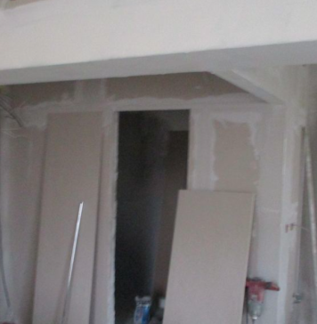 Doi proprietari de apartamente din Sectorul 2, amendați pentru lucrări neautorizate