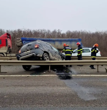 Un șofer a ajuns cu mașina între glisierele care separă sensurile pe Autostrada București- Pitești