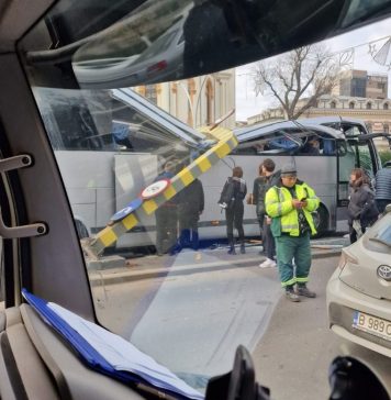 NEWS ALERT Accident grav la Pasajul Unirii. Un autocar s-a izbit de limitatorul de înălțime / O persoană a murit și peste 20 au fost rănite, una în stare gravă – FOTO/VIDEO
