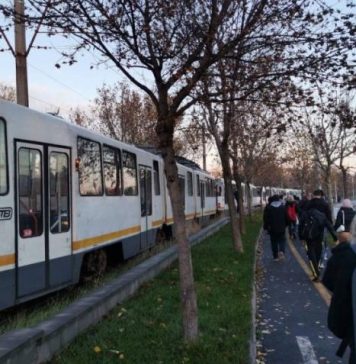 Avarie pe liniile 16 şi 36, spre Pipera. Tramvaiele nu au mai circulat, iar oamenii au aşteptat în frig