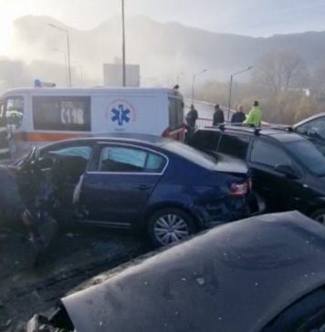 Carambol cu 15 mașini și o ambulanță, la ieșire din Brașov