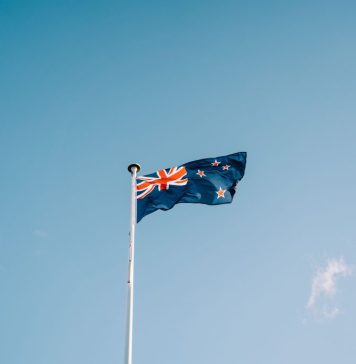 Noua Zeelandă va facilita accesul personalului de îngrijire străin la statutul de rezident