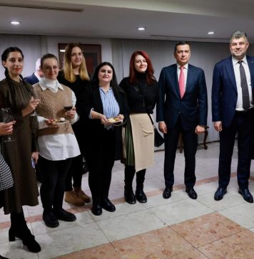 Marcel Ciolacu, in Seoul, meeting with the small community of Romanians from Korea