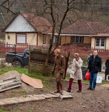 PHOTO | Needy families from Savarsin, visited by Royal Family who offered them Christmas gifts