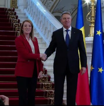 EP President Roberta Metsola, welcomed by Klaus Iohannis at Cotroceni presidential palace