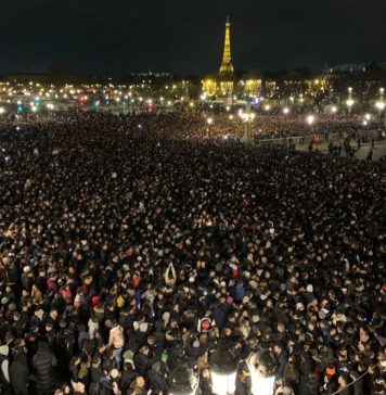 Les Bleus, aclamaţi de mii de suporteri în Place de la Concorde