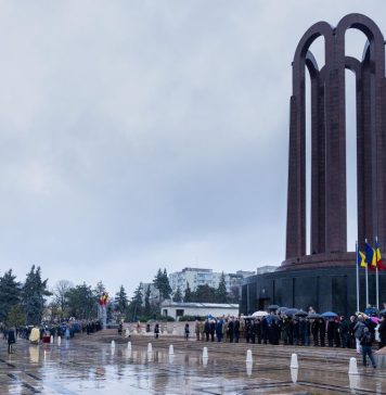 Romania National Day / PM Ciuca lays wreath at Tomb of the Unknown Soldier monument in Carol I Park