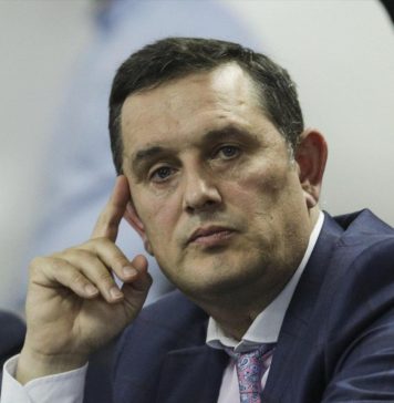 Avocatul Piperea: Cu declarațiile sale de ghiocel prea-supus Austriei, Iohannis a oferit cetățenilor încă un motiv temeinic de demitere prin referendum, iar PSD ar trebui să înceapă demersurile parlamentare; numai că ghiocelul șef se susține pe țesătura de păianjen a statului profund, aliat al corporațiilor-dictator, și pe o pajiște întreagă de ghiocei cu epoleți sau cu fețe care mimează patriotismul și declarații patriotarde