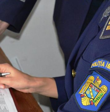 Șeful de la Imigrări a fost filmat în timp ce juca Solitaire într-o conferință. Sindicatul Europol: „A fost coleg de liceu cu Bode”