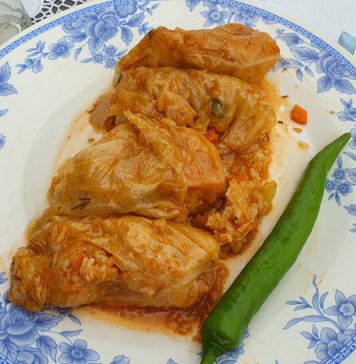 Cât costă o porție de sarmale cu mămăliguță în restaurantul lui chef Cătălin Scărlătescu din București