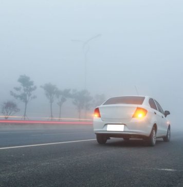 Avertisment pentru soferi: Cod galben de ceaţă în judeţele Suceava, Neamţ, Vrancea, iar în Caraş-Severin şi Hunedoara de intensificări ale vântului