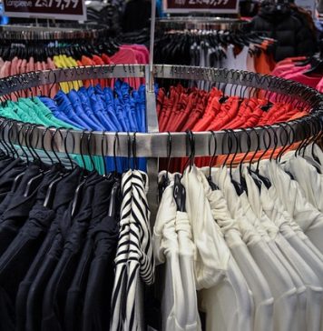 Vameșii din Aeroportul Otopeni au confiscat haine de 5,18 milioane de lei, inscripţionate cu numele unor branduri celebre