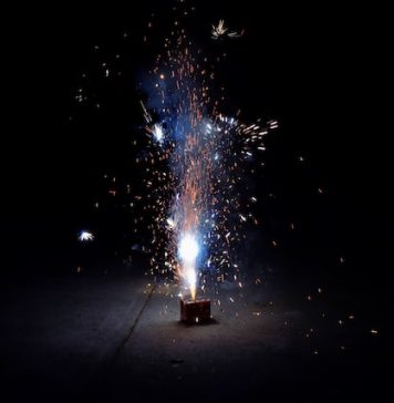 Mesajul pompierilor pentru noaptea de Revelion: ”NU merită să vă riscaţi sănătatea pentru câteva secunde de distracţie”