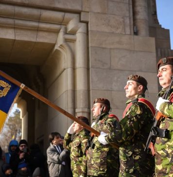 Aproape 60.400 de români îşi sărbătoresc ziua de naştere pe 1 decembrie, Ziua Naţională a României