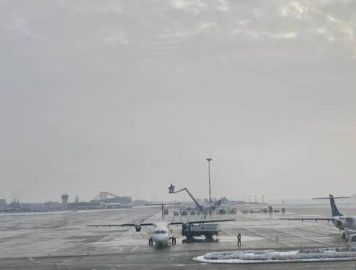 Trafic normal, în condiţii de iarnă, pe Aeroportul Henri Coandă