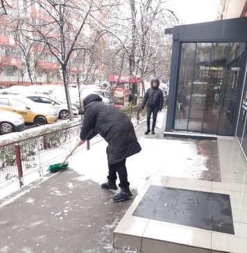 Poliția Locală Sector 2 a informat oamenii să curețe zăpada și gheața din dreptul imobilelor