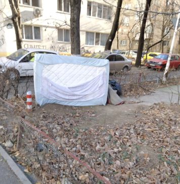 Sectorul 2: Ce amendă a primit o persoană care și-a aruncat salteaua de dormit în fața blocului