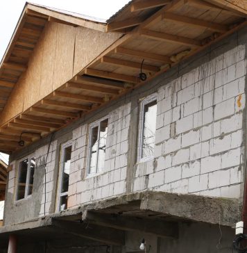 Hubert Thuma: ”Casele din Buftea afectate de incendiu, în vara anului trecut, sunt aproape gata”