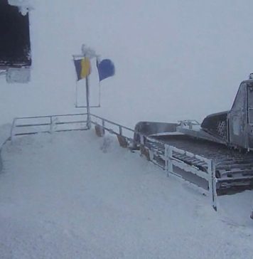 Domeniul schiabil al staţiunii Sinaia este închis, vineri. Telecabina şi telegondola care urcă la Cota 2000 în Bucegi nu funcţionează din cauza condiţiilor meteo