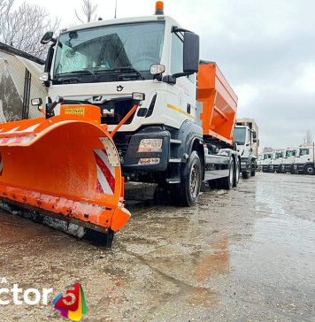 20 de utilaje și peste 150 de angajați au intervenit în Sectorul 5 pentru deszăpezirea străzilor – FOTO