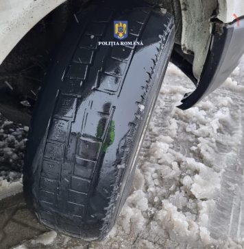 Poliţia Română, despre anvelopele extrem de uzate: Nu ne mirăm că şanţul a devenit spaţiu de parcare fără voie