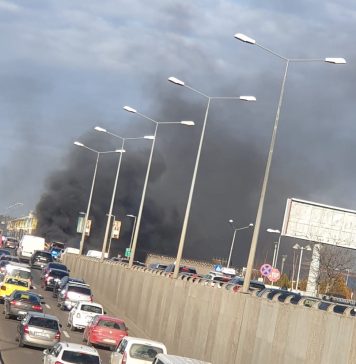 Incendiu pe DN 1, la ieșirea din București. O mașină a ars lângă Aeroportul Băneasa – FOTO