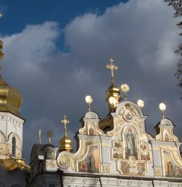 The Church of Ukraine celebrates the old rite Orthodox Christmas in the contested monastery in Kyiv
