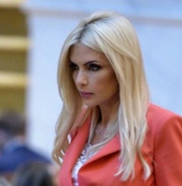 Laura Vicol (PSD): HORECA cere prelungirea vacanței de vară/Dintre europeni, românii își permit cel mai puțin o vacanță