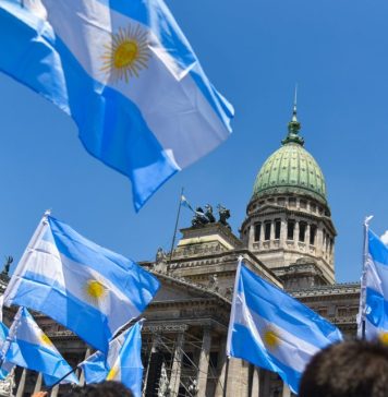 Președintele Argentinei vrea să demită Curtea Supremă