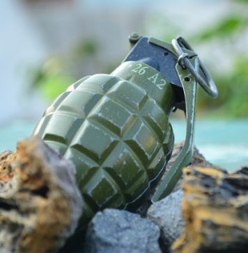 Alertă în Ilfov. Un bărbat a agățat o grenadă de un gard / Au fost chemați pirotehniștii și mascații